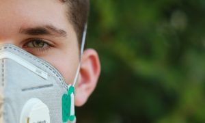 Legrand anuncia la creaci&oacute;n de un fondo de ayuda para personal de residencias de personas mayores