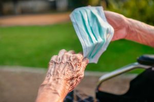 Lares se une al Manifiesto de la Mesa Estatal por los Derechos de los Mayores