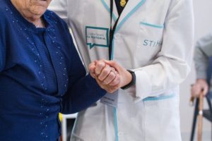 La importancia de compaginar los cuidados domiciliarios con un centro de d&iacute;a