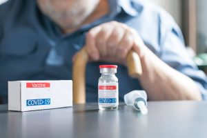 El 79 % de las residencias de Espa&ntilde;a han recibido la segunda dosis de la vacuna contra el COVID-19