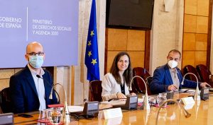 Ione Belarra reafirma su compromiso por reforzar las pol&iacute;ticas de cuidados desde el Imserso