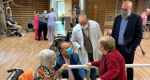 La Comunidad de Madrid elimina las limitaciones de n&uacute;mero y duraci&oacute;n de las visitas a las residencias de mayores