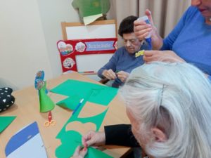 DomusVi propone realizar manualidades por sus m&uacute;ltiples beneficios