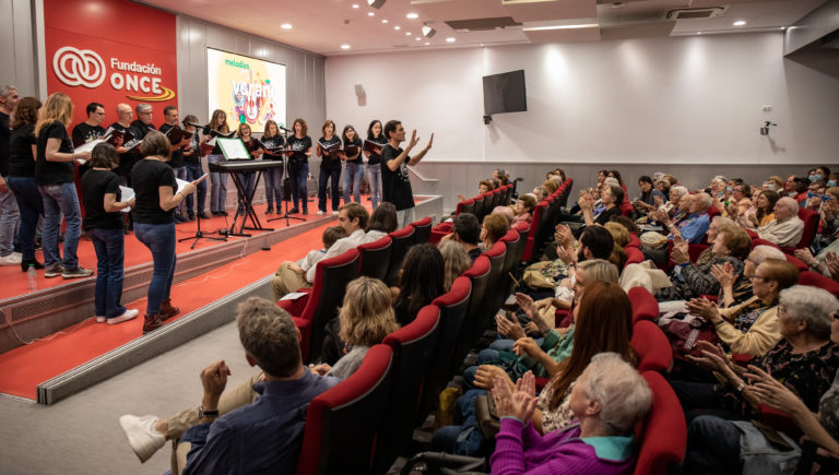 Aeste reúne a cerca de 200 mayores para disfrutar de un encuentro de musicoterapia