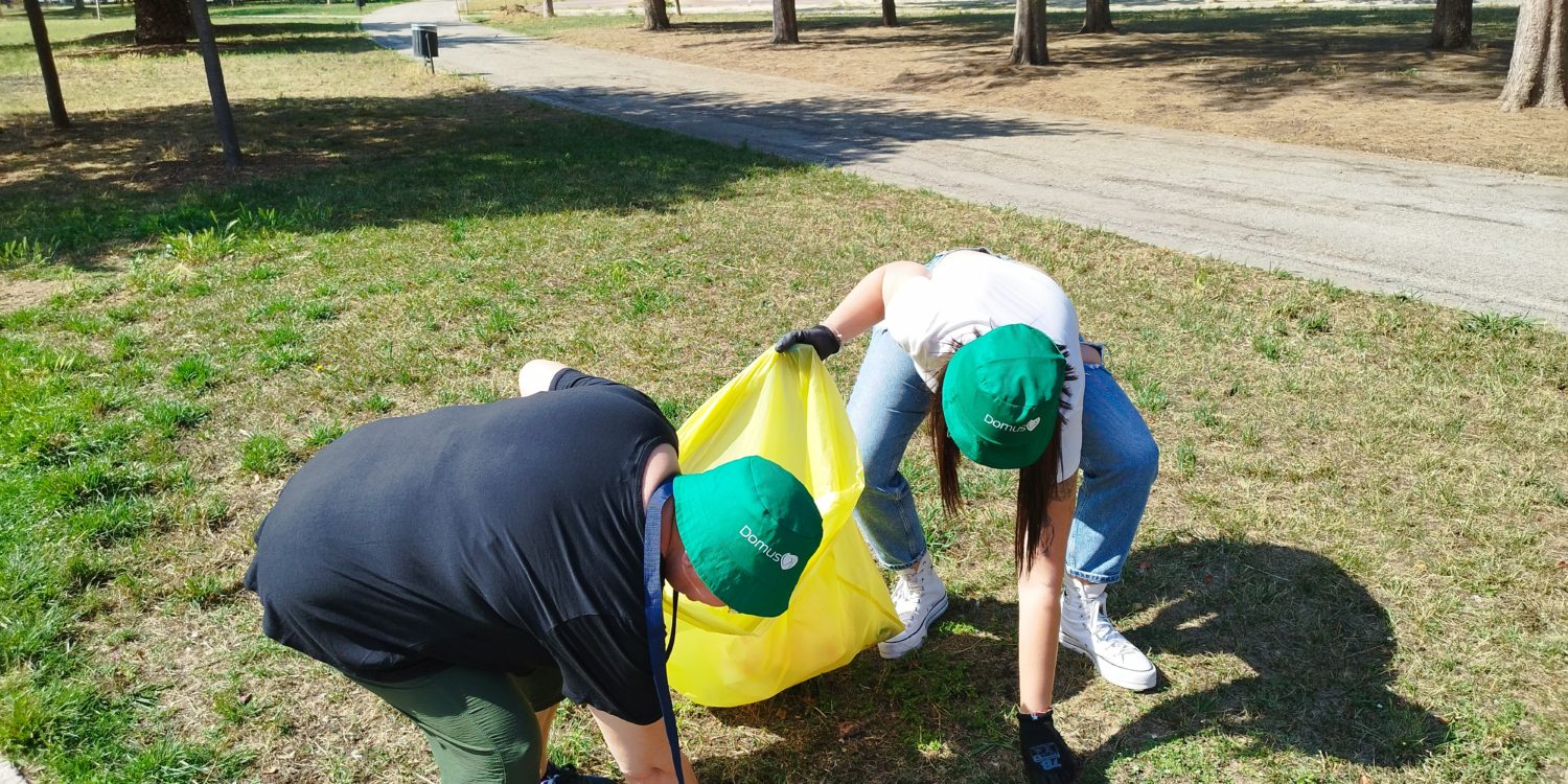 DomusVi participa en el movimiento Libera contra la basuraleza y limpia de residuos la naturaleza