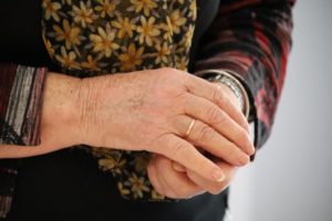 Ayuda a domicilio a personas en situaci&oacute;n de dependencia.