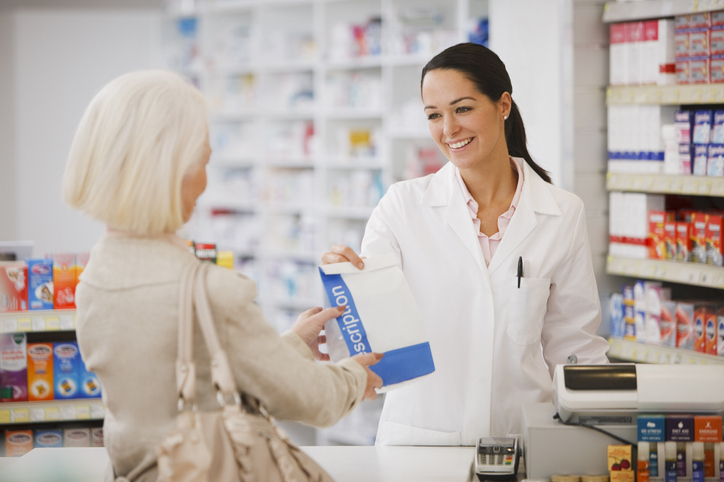 Farmacéuticos, profesionales cercanos a las personas mayores.