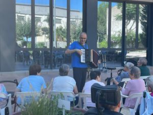 M&uacute;sicos por la salud de las personas mayores.