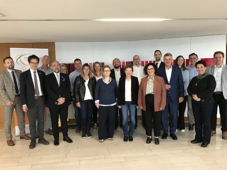 Lares (por el cuidado de las personas mayores), en Bruselas.