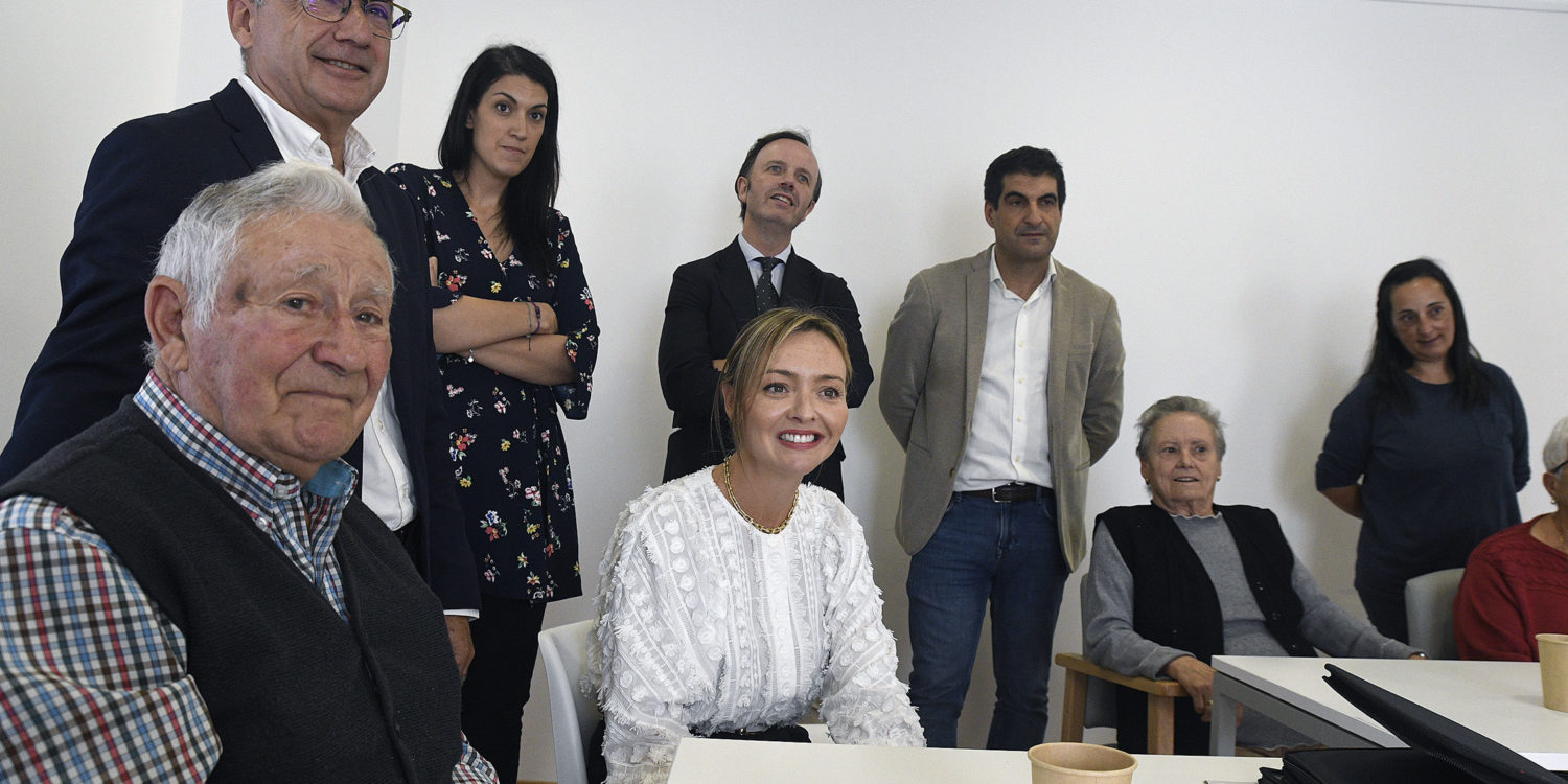 Xunta de Galicia, por la atención diurna a personas mayores en el área rural.