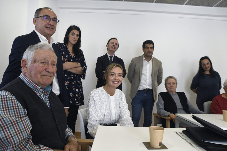 Xunta de Galicia, por la atención diurna a personas mayores en el área rural.