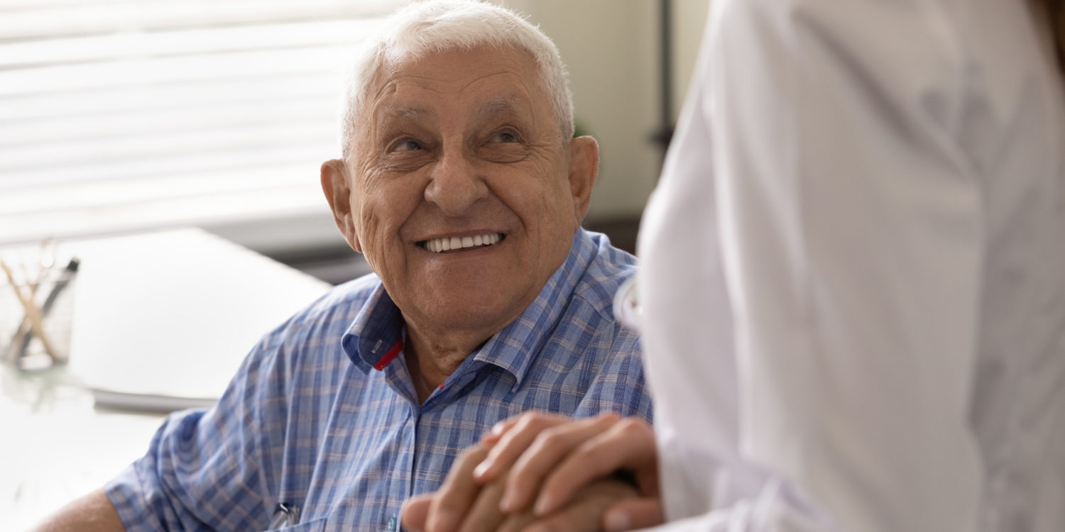 Cuidado de personas con la enfermedad de Alzheimer.