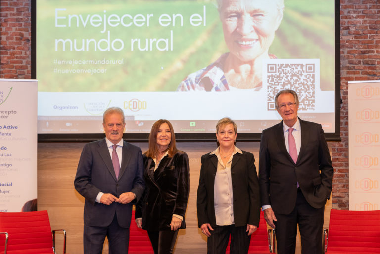 Envejecer en el mundo rural, de CEDDD y FAyG.