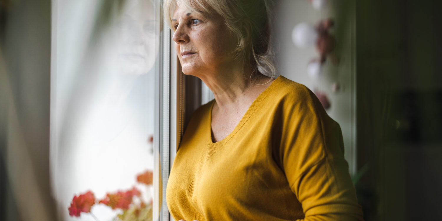 La soledad y el edadismo se intensifica en las mujeres mayores.