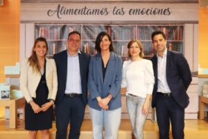 Compass Group. Centro alzh&eacute;imer Reina Sof&iacute;a. Laura Ri&ntilde;&oacute;n, autora de Amapolas en octubre.