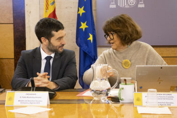 El ministro de Derechos Sociales, Consumo y Agenda 2030, Pablo Bustinduy, y la directora general del IMSERSO, Mayte Sancho.