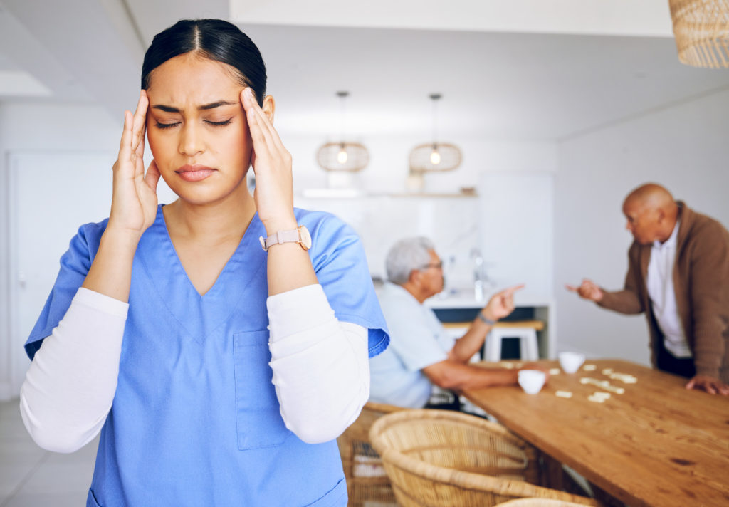 Estrés y fatiga de los cuidadores de personas mayores en el sector sociosanitario. Síndrome de Burnout.