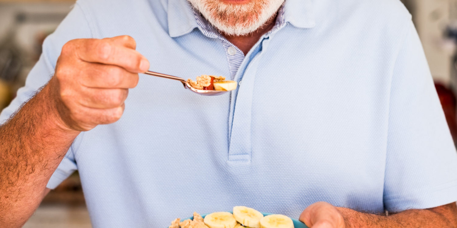 Dieta equilibrada para la salud cerebral de las personas mayores. Sanitas Mayores.