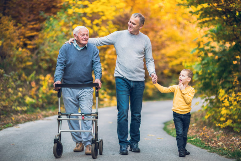 AMADE. Unión intergeneracional por el Día Internacional de las Familias.