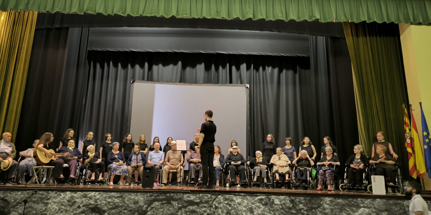 Caser Residencial Ruiseñores y el IES Miguel Servet, en el concierto para fortalecer los vínculos intergeneracionales.