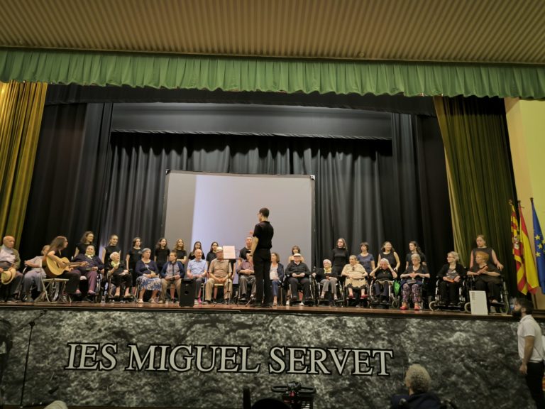 Caser Residencial Ruiseñores y el IES Miguel Servet, en el concierto para fortalecer los vínculos intergeneracionales.