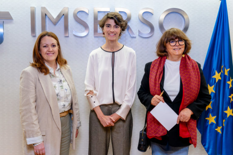 Esther Pérez, subdirectora general de Planificación, Ordenación y Evaluación del Imserso; Rosa Martínez, secretaria de Estado de Derechos Sociales, y Mayte Sancho, directora general del Imserso.