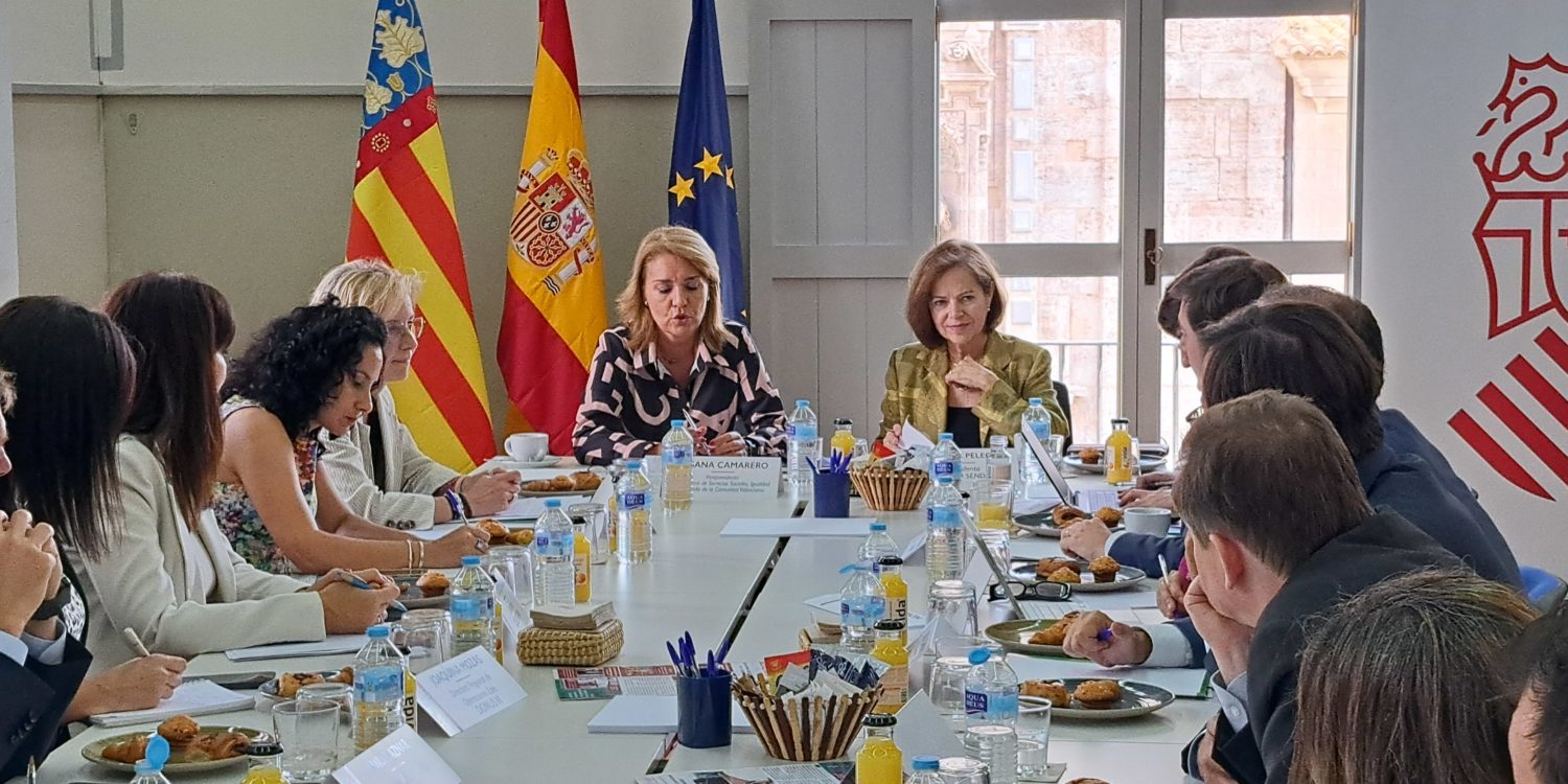 La consejera de Servicios Sociales, Igualdad y Vivienda de la Generalitat Valenciana, Susana Camarero, y la presidenta de Grupo SENDA, Matilde Pelegrí.