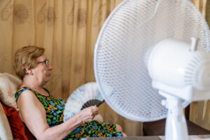 Atención a las personas mayores ante las olas de calor.