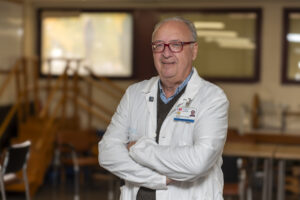 Dr. Leocadio Rodr&iacute;guez Ma&ntilde;as Jefe del Servicio de Geriatr&iacute;a del Hospital Universitario de Getafe, director cient&iacute;fico del CIBER de Fragilidad y Envejecimiento Saludable (CIBERFES) y director de la Red Mundial de Investigaci&oacute;n sobre Envejecimiento.