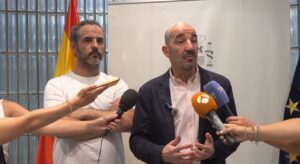 Carlos Gutiérrez, de CCOO, y Fernando Luján, de Política Sindical de UGT, tras
la Mesa de Diálogo Social para la reducción de la jornada laboral.