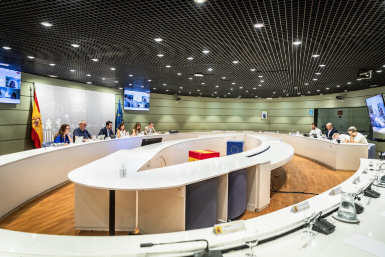 Reunión de la Mesa de Diálogo Social para la reducción de la jornada laboral.