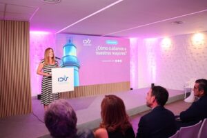 La consejera de Familia, Juventud y Asuntos Sociales, Ana D&aacute;vila, en la inauguraci&oacute;n de la Jornada &iquest;C&oacute;mo cuidamos a nuestros mayores?