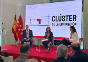 IgnacioFérnandez-Cid, presidente de la FED; Matilde Pelegrí, presidenta de Grupo SENDA; y Josune Méndez, secretaria general de AESTE. El futuro de las residencias de personas mayores. El Clúster de la Edificación y la Asociación de Promotores Inmobiliarios de Madrid (Asprima).