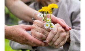 La PMP urge m&aacute;s financiaci&oacute;n p&uacute;blica para la atenci&oacute;n de las personas mayores y garantizar sus derechos.