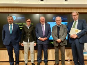 &ldquo;La Sanidad espa&ntilde;ola mirando al futuro&rdquo; de la Fundaci&oacute;n Econom&iacute;a y Salud y la Fundaci&oacute;n Ortega-Mara&ntilde;&oacute;n.