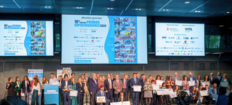 Premios SUPERCUIDADORES 2024. Foto de familia.