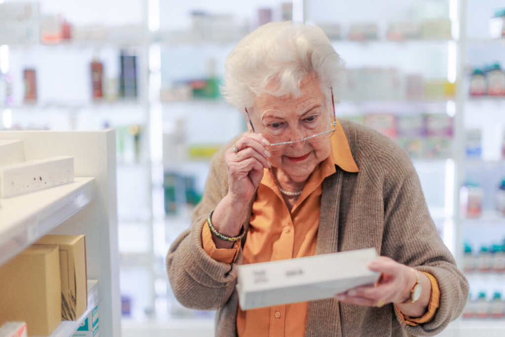 AESTE alerta de que el Real Decreto de dispensación de los medicamentos atenta contra el Derecho de los mayores de acceder a su medicación.