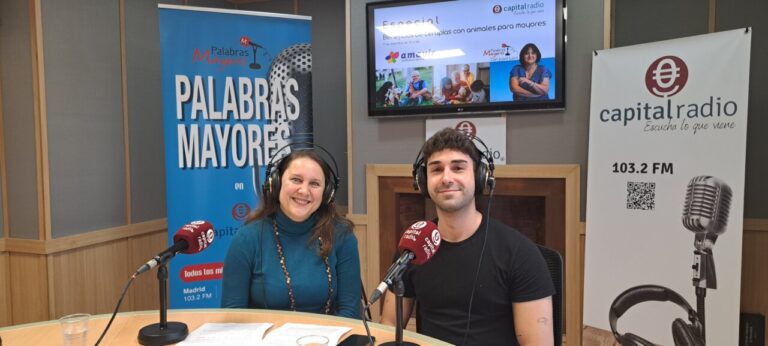 Los terapeutas ocupacionales de Amavir Ciudad Lineal, Irene Sanz y Mario Sánchez, en Palabras Mayores.