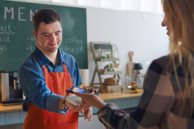 El acceso al empleo para las personas con discapacidad sigue siendo discriminatorio.