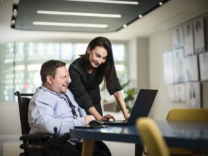 Sanitas e ILUNIO. Seguro m&eacute;dico para personas con discapacidad.