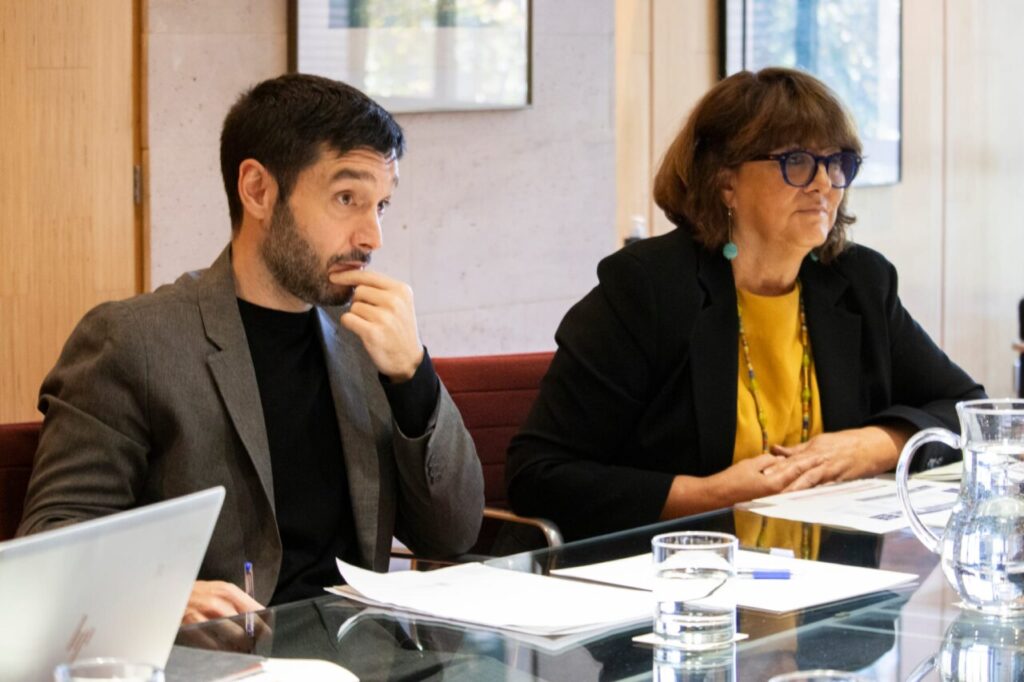 Pablo Bustinduy, ministro de Derechos Sociales, Consumo y Agenda 2030, y Mayte Sancho, directora general del Imserso. Leyes de Dependencia y Discapacidad.