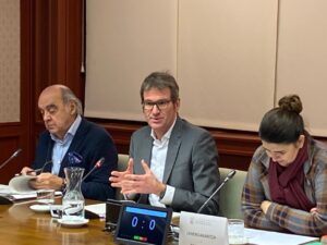 Residencias de &Aacute;lava, para prevenir posibles agresiones a los profesionales.