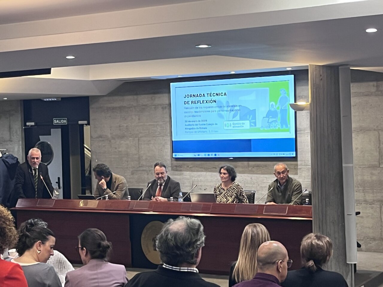 Aitor Pérez Artetxe, Socio Director GEROKON, en su ponencia en la jornada técnica del sector sociosanitario en Bilbao.