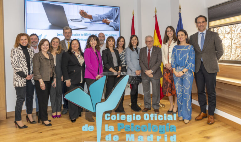 Foto de familia: I Jornada de RRHH en el sector de los cuidados.