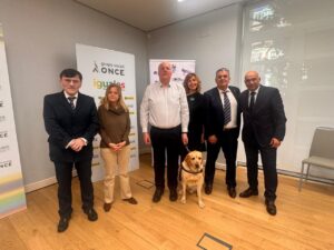 Foto de familia del convenio firmado entre la Sociedad Española de Medicina de Urgencias y Emergencias (SEMES) y Grupo Social ONCE.