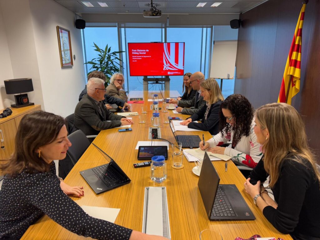 Reunión interdepartamental entre Derechos Sociales e Inclusión y Empresa y Trabajo, con el objetivo de mejorar las condiciones laborales en el sector social.