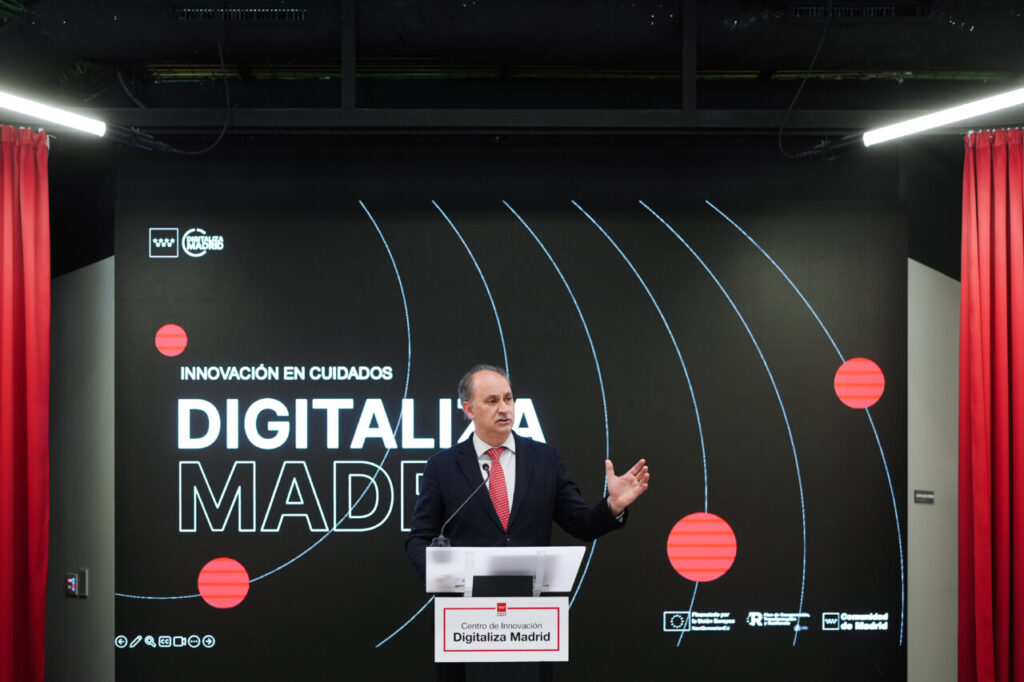 El consejero de Digitalización, Miguel López-Valverde, en la jornada sobre innovaciones digitales en los cuidados.