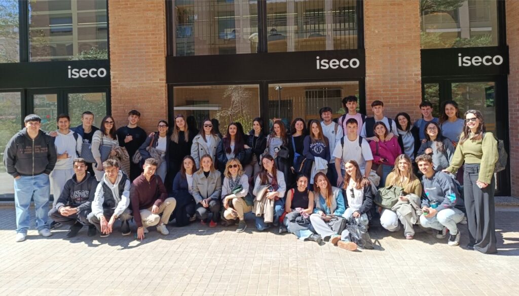 ESIC University e Iseco se unen para combatir la soledad no deseada en personas mayores.