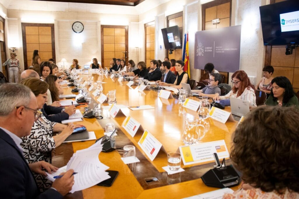 Derechos Sociales repartirá 783 millones de euros a los autonomías para la financiación de la Dependencia.