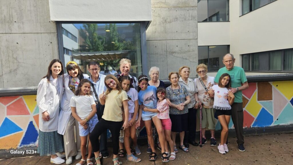 Nueva edición de los campamentos intergeneracionales de verano de Amavir.